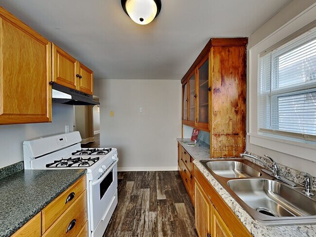 Foto del edificio - 2068 Reaney Ave E
