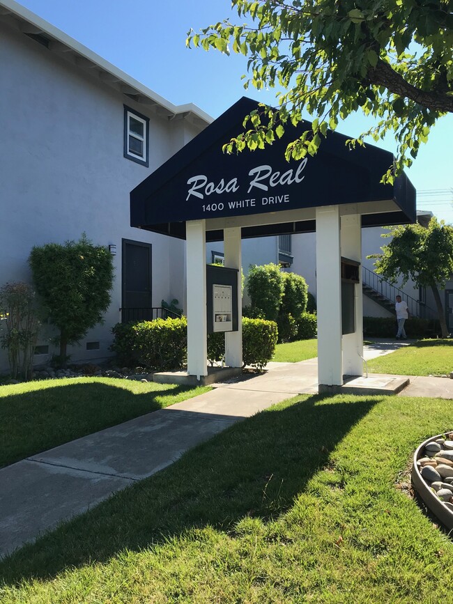 Building Photo - 1400 White Dr