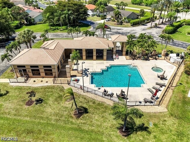 Building Photo - 13870 Silver Lake Ct