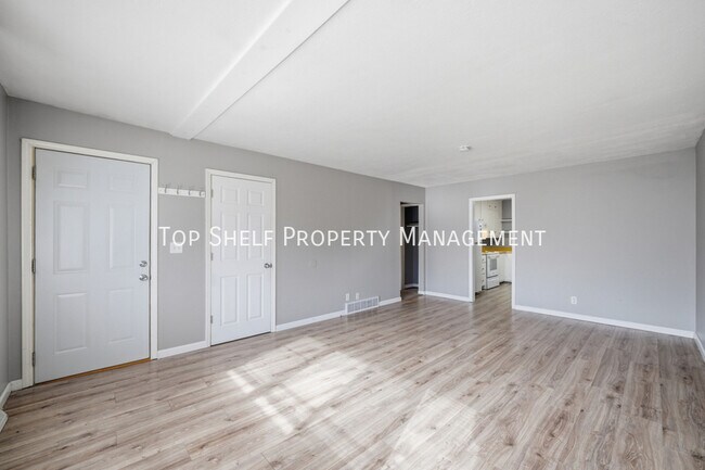 Foto del edificio - 2427 Welbeck Rd