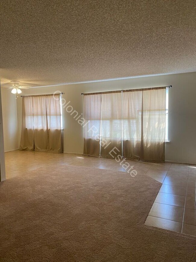 Building Photo - Spacious and updated 2 bedroom 1 and 1/2 b...