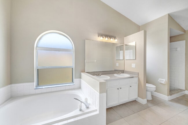 Building Photo - 336 Grovepark Dr