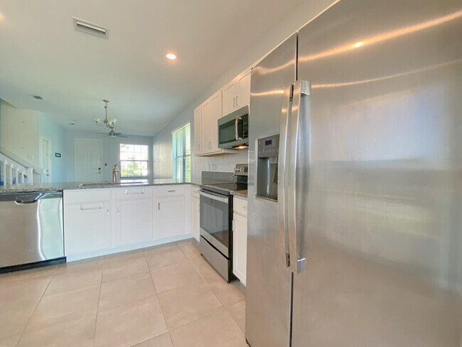 Building Photo - 894 S Verona Trace Dr