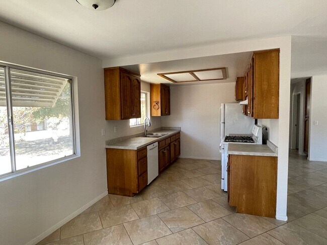 Foto del edificio - Charming Joshua Tree Village Home