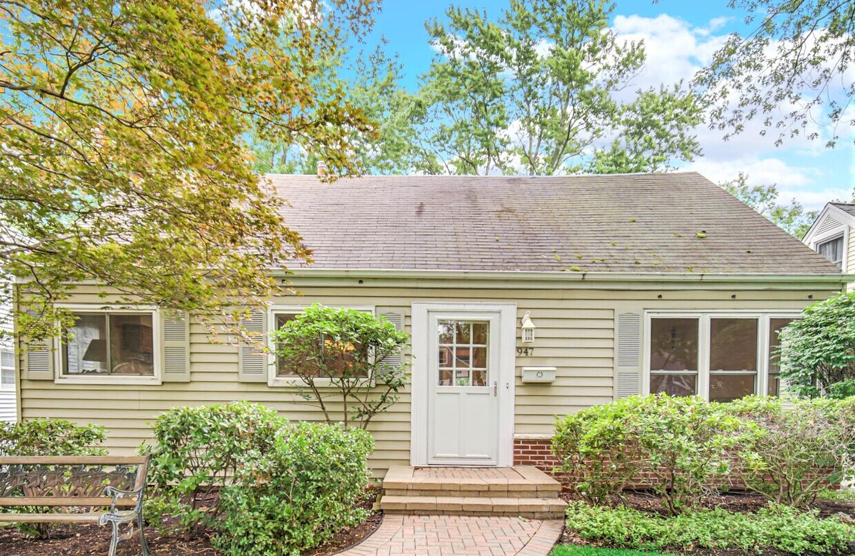 947 N Haddow Ave, Arlington Heights, IL 60004 House Rental in Arlington Heights, IL