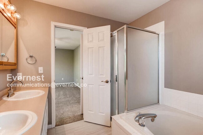 Building Photo - 16241 Bluebonnet Dr