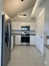 Building Photo - 714 Parkview Cir
