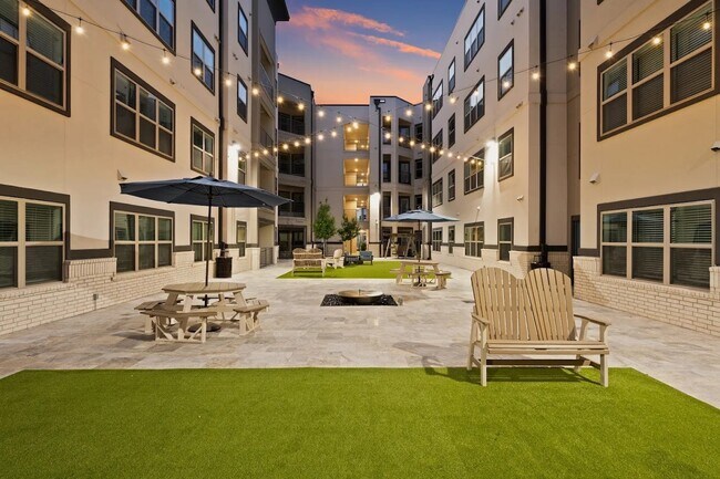 Building Photo - 1888 Brittmoore Rd