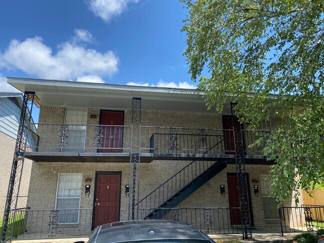 Building Photo - 3813 Hickory St