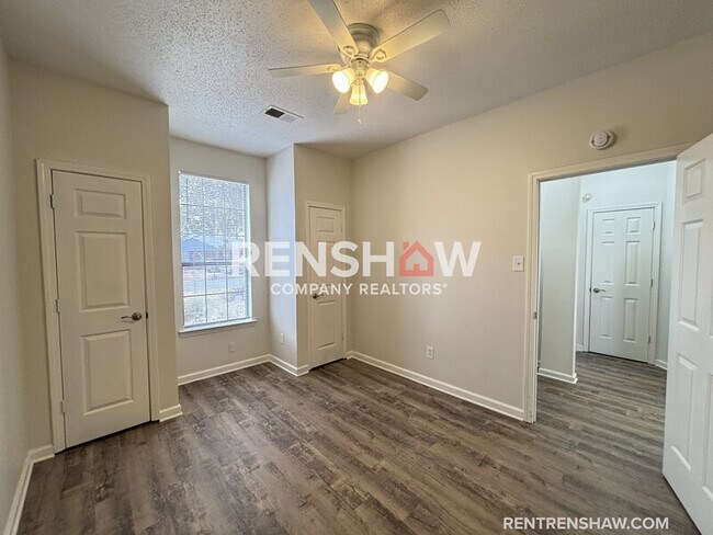 Foto del edificio - 2512 Courtney Dr