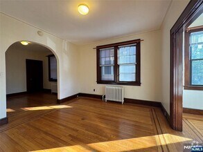 Building Photo - 168 Cedar St