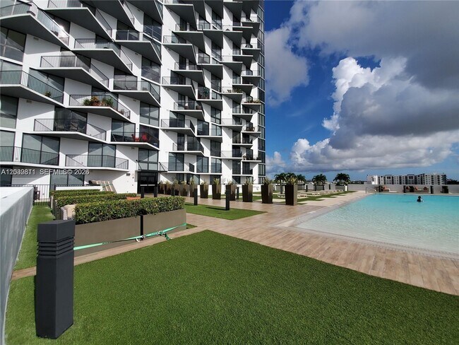 Foto del edificio - 5252 NW 85th Ave