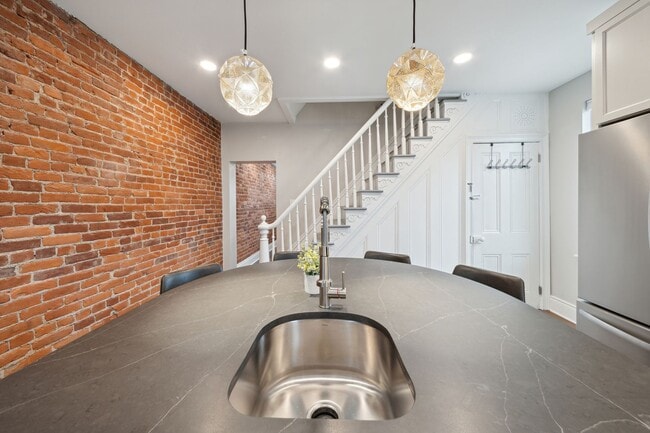 Building Photo - 91-93 S 9th Street