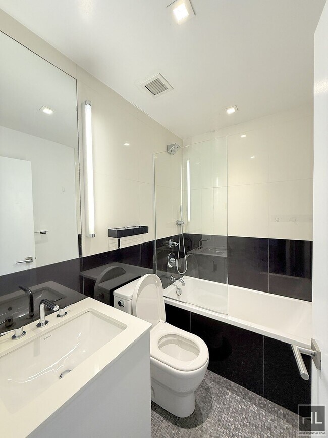 Foto del edificio - 2 Bed 2 bath With Home Office/ Washer and ...