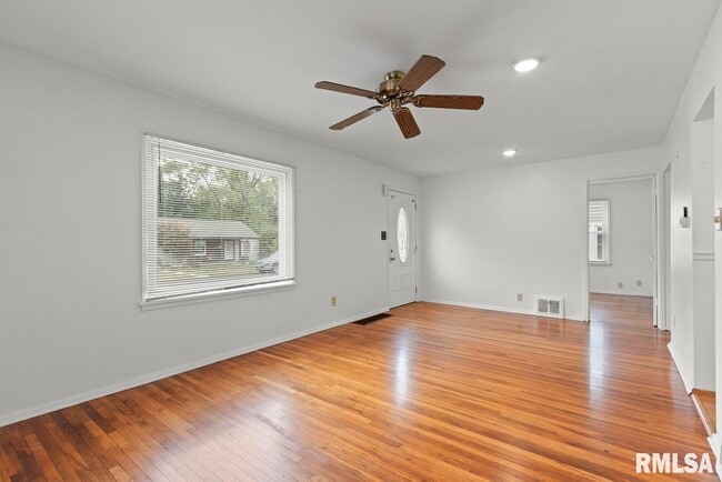 Building Photo - 5029 North Best Street