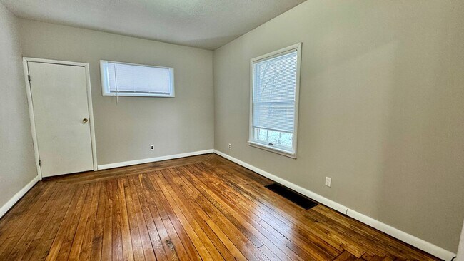 Foto del edificio - 843-845 Prince SE