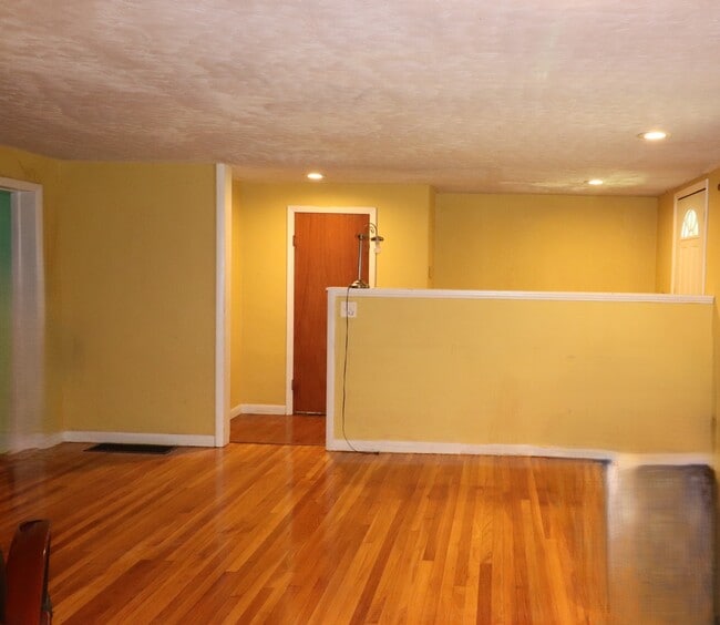 Building Photo - 845 Stafford St