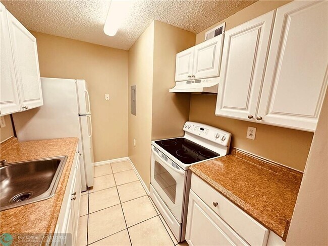 Foto del edificio - 1162 Lake Terry Dr