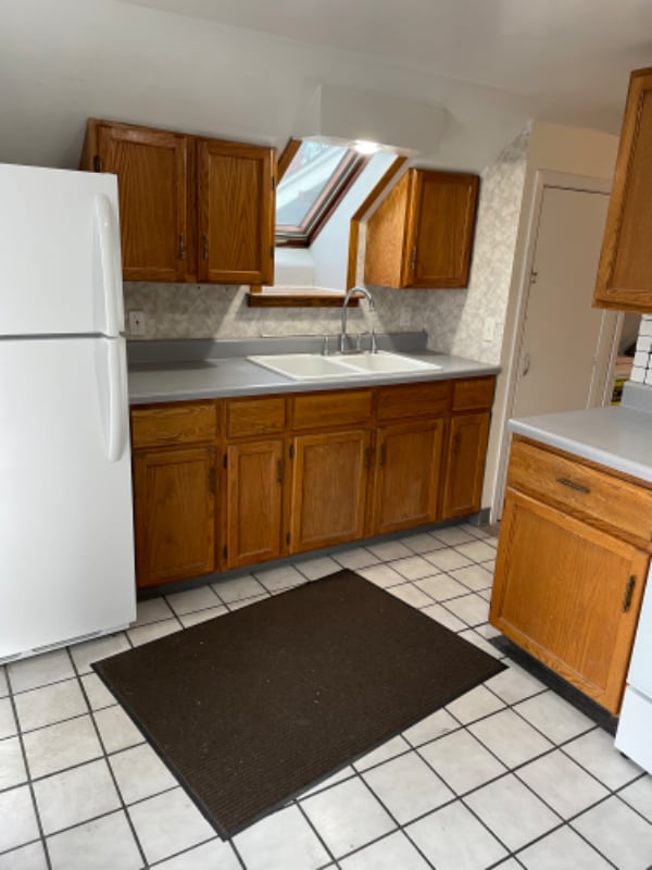 Building Photo - 837 Stewart St