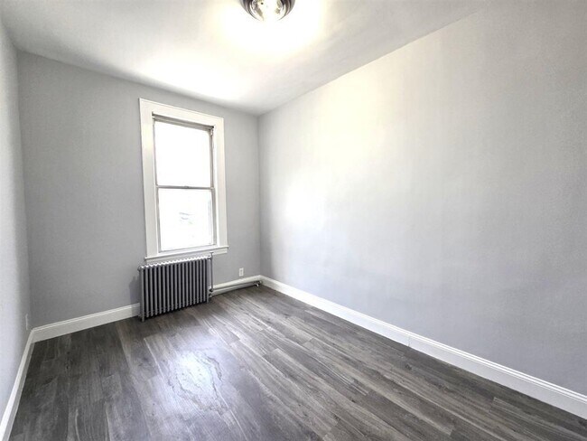 Foto del edificio - 42 Bryant Ave