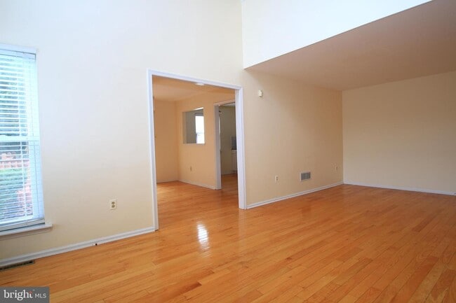 Building Photo - 109 Red Haven Dr