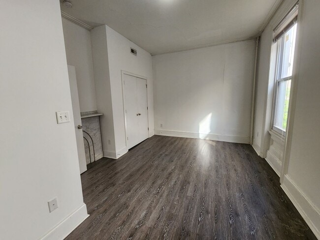 Building Photo - 2841 W Girard Ave