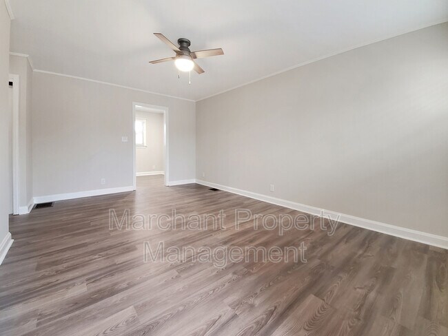 Foto del edificio - 4104 Edwards Rd