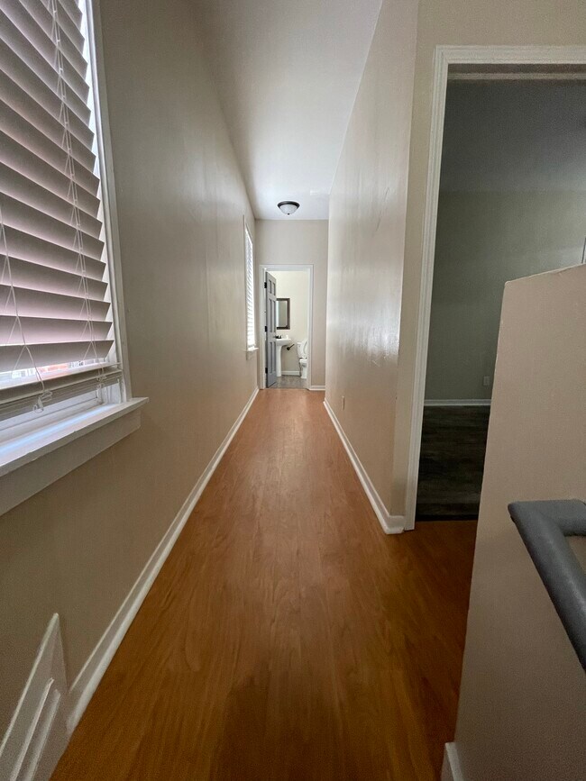 Building Photo - 437 Loras Blvd