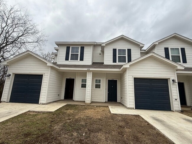 Building Photo - Quick access Ft. Sam, Randolph, and the airport