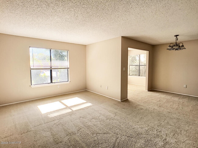 Building Photo - 225 S Tropical Trail