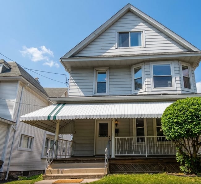Building Photo - 825 Richmont St