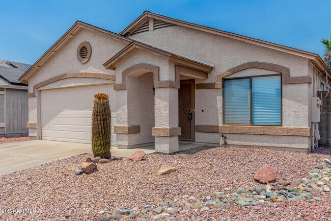 Building Photo - 3122 W Donald Dr