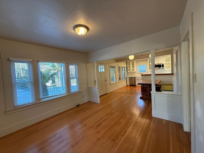 Foto del edificio - 323 Mountain View Ave