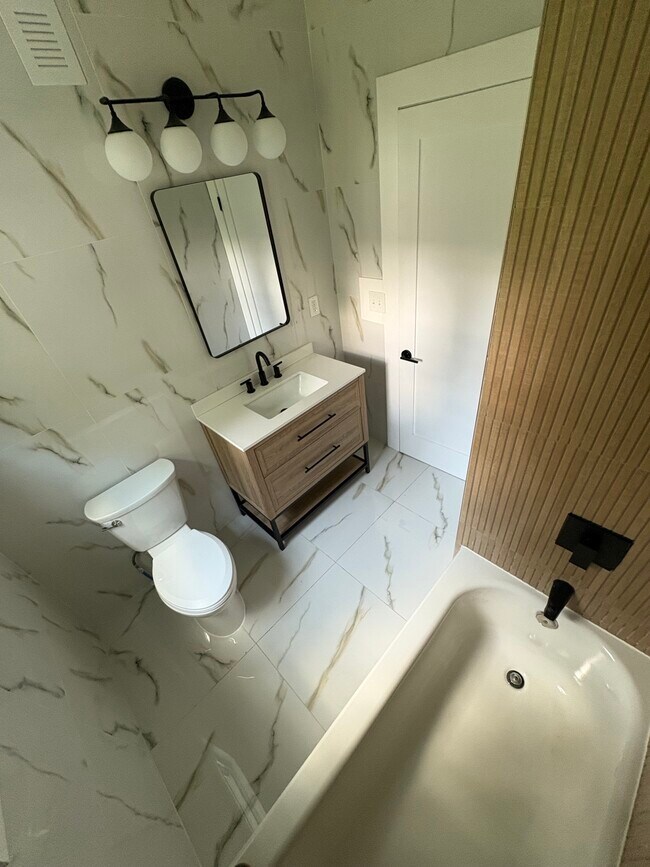 Full downstairs bathroom with marble - 117 Green Ln