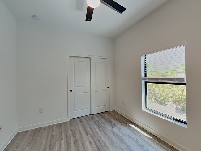 Foto del edificio - 1127 Highlands Rd