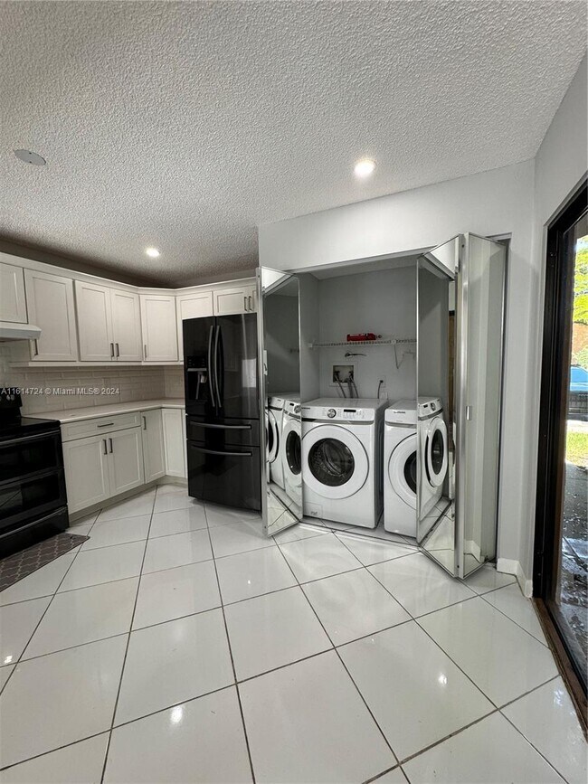 Foto del edificio - 8027 NW 71st Ct