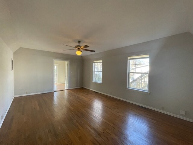 Building Photo - 401 E Commercial St