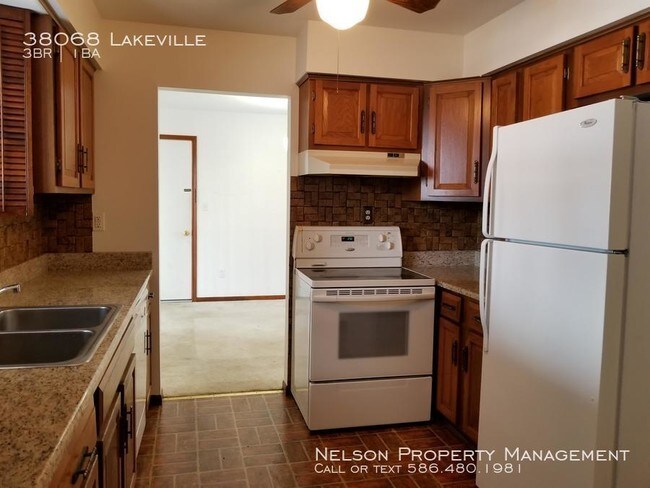 Building Photo - 38068 Lakeville St