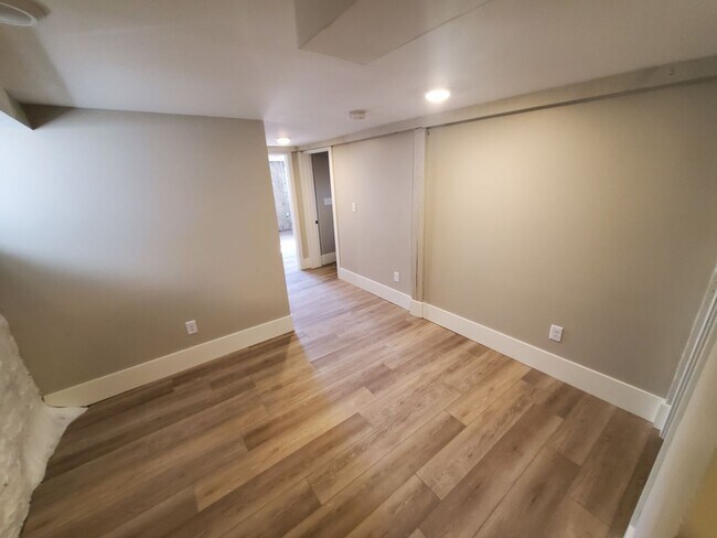 Foto del edificio - 1719 E 5th St