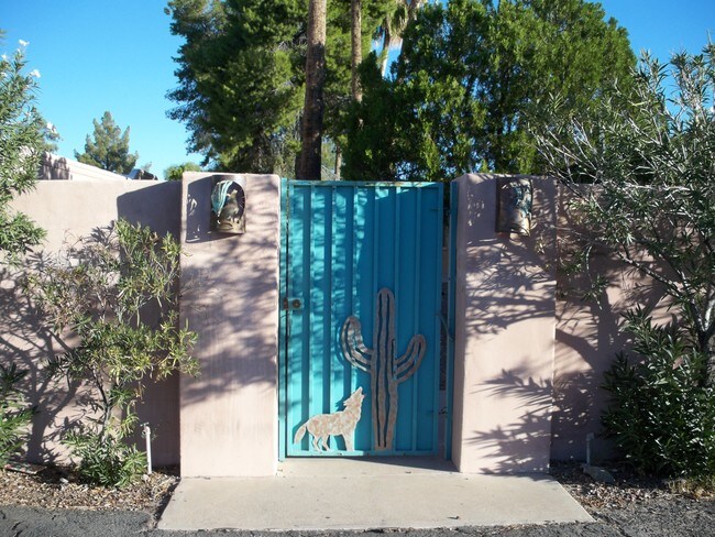 Building Photo - 1435 E Fort Lowell Rd