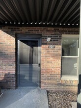 Building Photo - 930 Sparta Dr