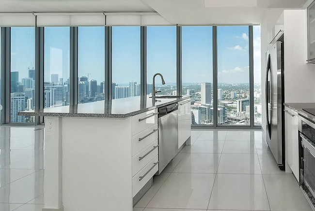 Modern kitchen - 888 Biscayne Blvd