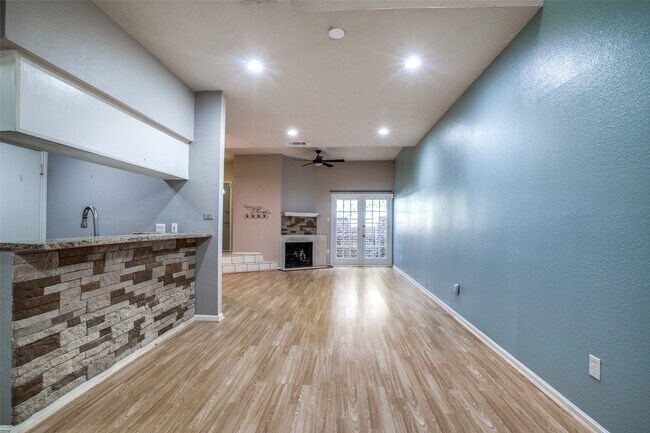 Foto del edificio - 800 Country Pl Dr