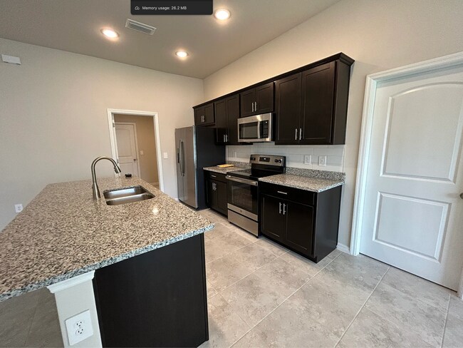 Building Photo - * Available now! * 4 Bed 2.5  Bath * Gator Circle Area!