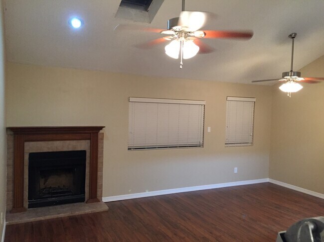 Foto del edificio - 14216 Woodlands Dr