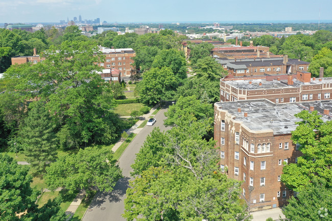 Lewis Manor - Lewis Manor Apartments