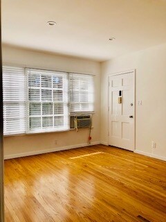 Living Room - 4325 Cahuenga Blvd