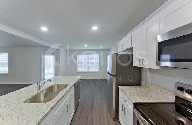 Building Photo - 132 Western Red Cedar Dr