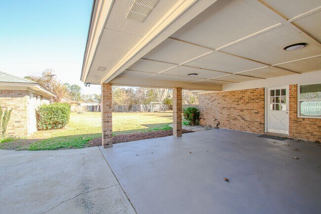 Foto del edificio - Beautiful three bedroom in Richmond Hill