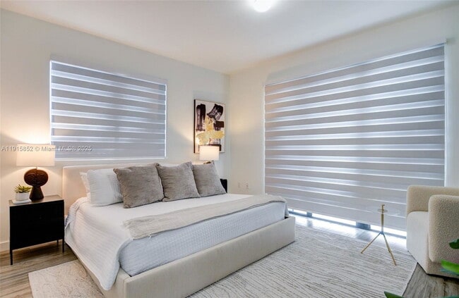 Building Photo - 2955 Bird Ave